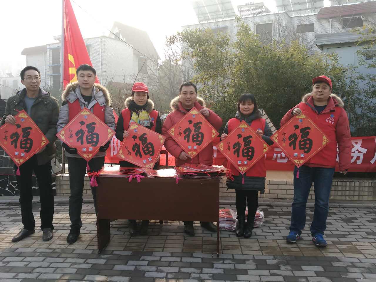 安陽(yáng)益和熱力公司 開(kāi)展志愿服務(wù)月暨“送福進(jìn)社區”活動(dòng)