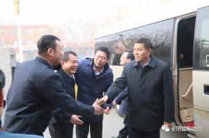 市委書(shū)記李公樂(lè )深入益和熱力看望一線(xiàn)職工  